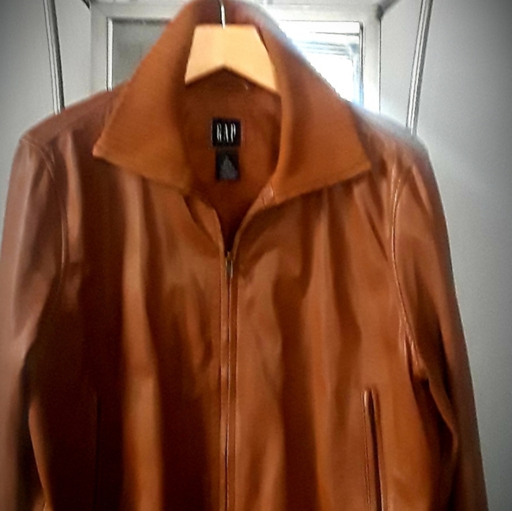 womans  vintage Gap leather  bomber